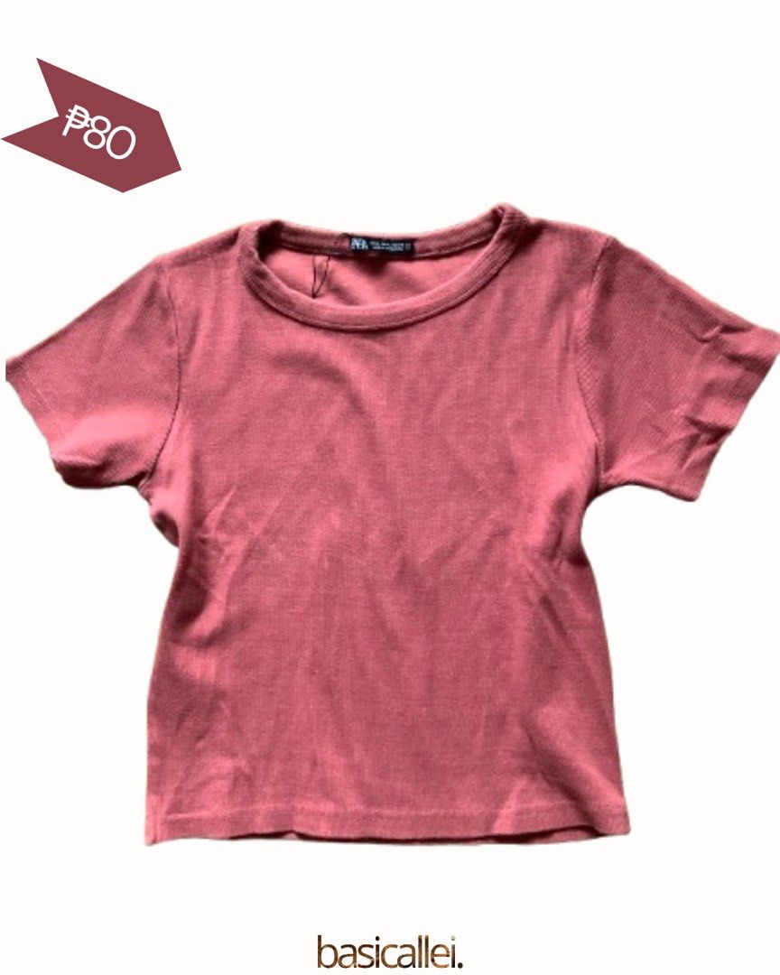 Red Top (Category: Shirts) located in Quezon City. Submitted by basicallei (Listing ID 1467238655, Image 1). Description: Fits XS-M (Body in photo is M).