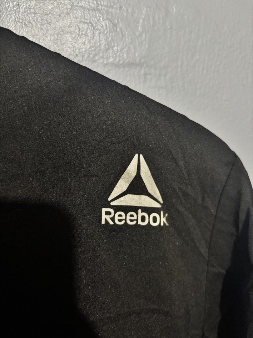 Reebok Running Jacket (Category: Coats, Jackets and Outerwear) located in Bacolor. Submitted by dandaofficial25 (Listing ID 1467237714, Image 3). Description: Size large.