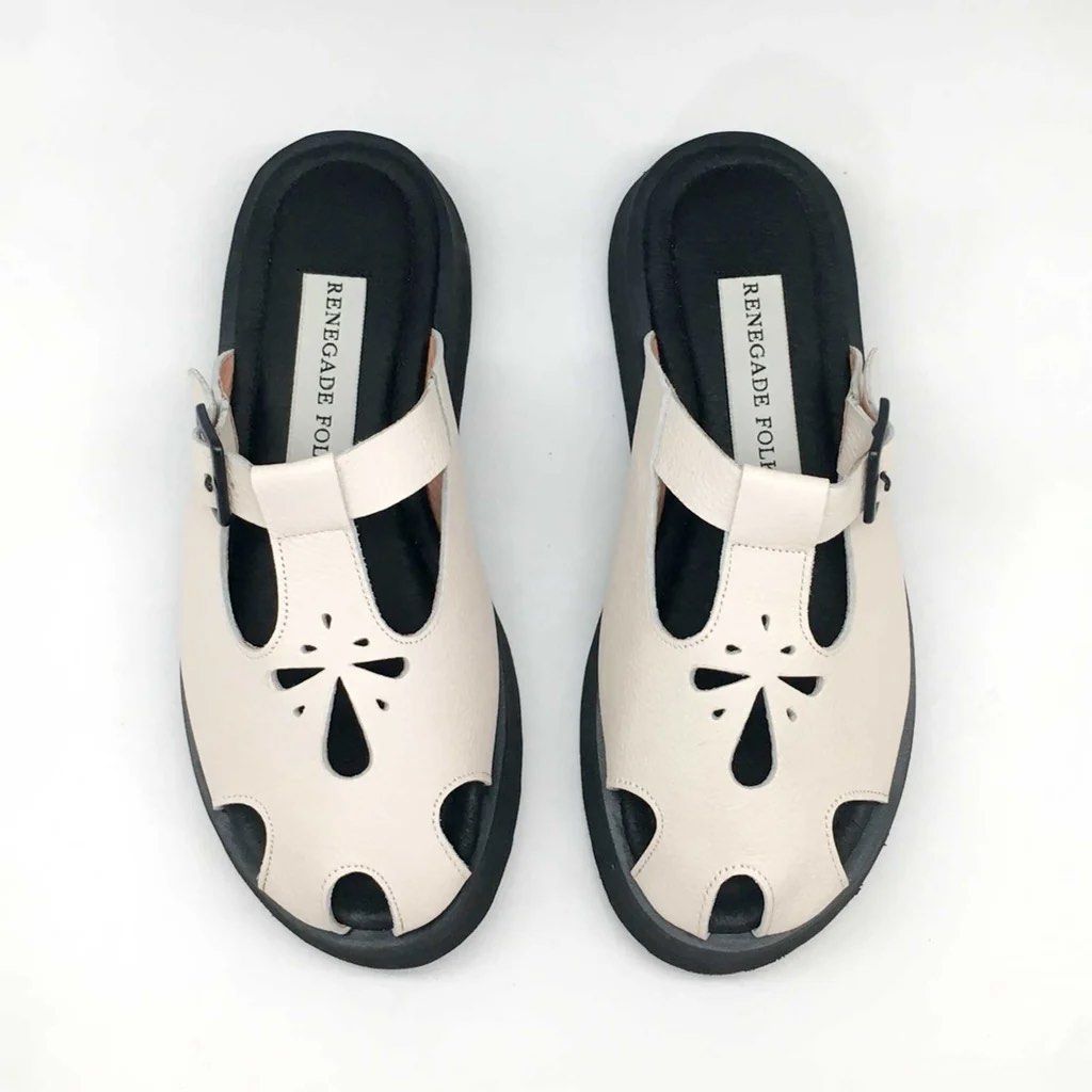 Renegade Folk Chunky Mules (Category: Sandals) located in Quezon City. Submitted by deeznats69 (Listing ID 1467191753, Image 1). Description: RENEGADE FOLK CHUNKY MULES 🎀 Mall price ₱4,490: yours for ₱3,000 only • Sz 9: 25.5cm x 9cm • Made with soft insoles for maximum comfort • 1” high rubber soles • Adjustable middle straps • Straps made with genuine cow • Insoles made from genuine pig leather .