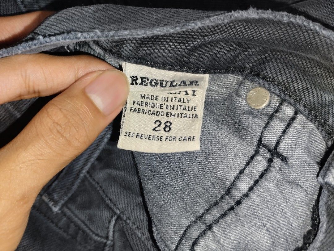 REPLAY Regular Gray Jeans (Category: Jeans) located in Caloocan City. Submitted by secret.t (Listing ID 1467321537, Image 1). Description: Waist Size: 28 Outseam: 36 in Inseam: 27 in MOD is SPX, MOP is GCash.