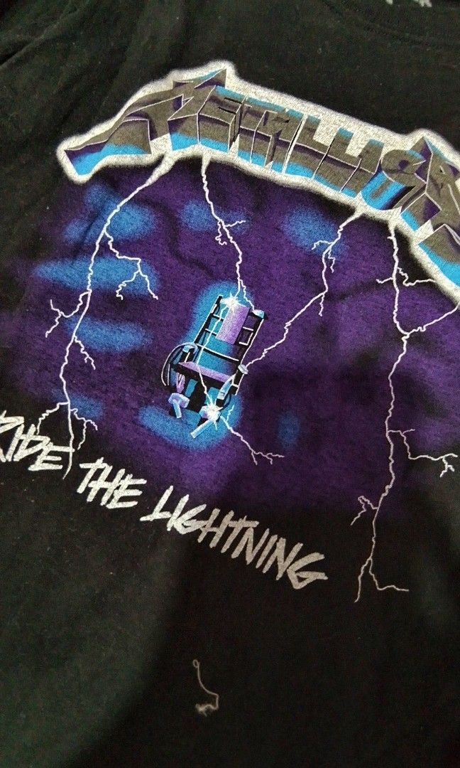 "Ride The Lightning" Metallica Longsleeve (Category: Hoodies) located in Caloocan City. Submitted by lirilarp (Listing ID 1467345634, Image 2). Description: -Thrifted item -Some cracks on print -no issues so far -Sized medijm.