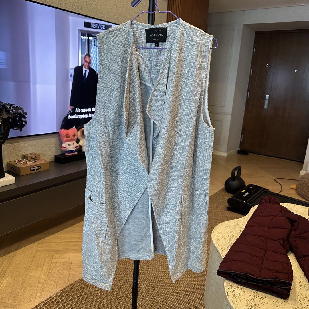 River Island gray longline vest (Category: Coats, Jackets and Outerwear) located in Pasig City. Submitted by ynahperez (Listing ID 1467306464, Image 1). Description: .