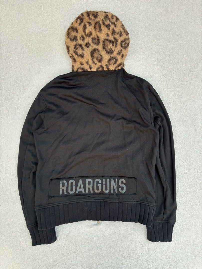 Roarguns Faux Fur Leopard Print Jacket (Category: Coats, Jackets and Outerwear) located in Baguio. Submitted by thecollector2600 (Listing ID 1467325128, Image 2). Description: Pit to pit -20” Length-24” Shoulders-18” Sleeves-25”.