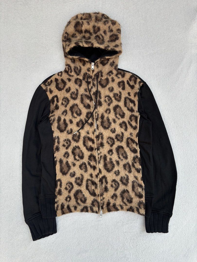 Roarguns Faux Fur Leopard Print Jacket (Category: Coats, Jackets and Outerwear) located in Baguio. Submitted by thecollector2600 (Listing ID 1467325128, Image 1). Description: Pit to pit -20” Length-24” Shoulders-18” Sleeves-25”.