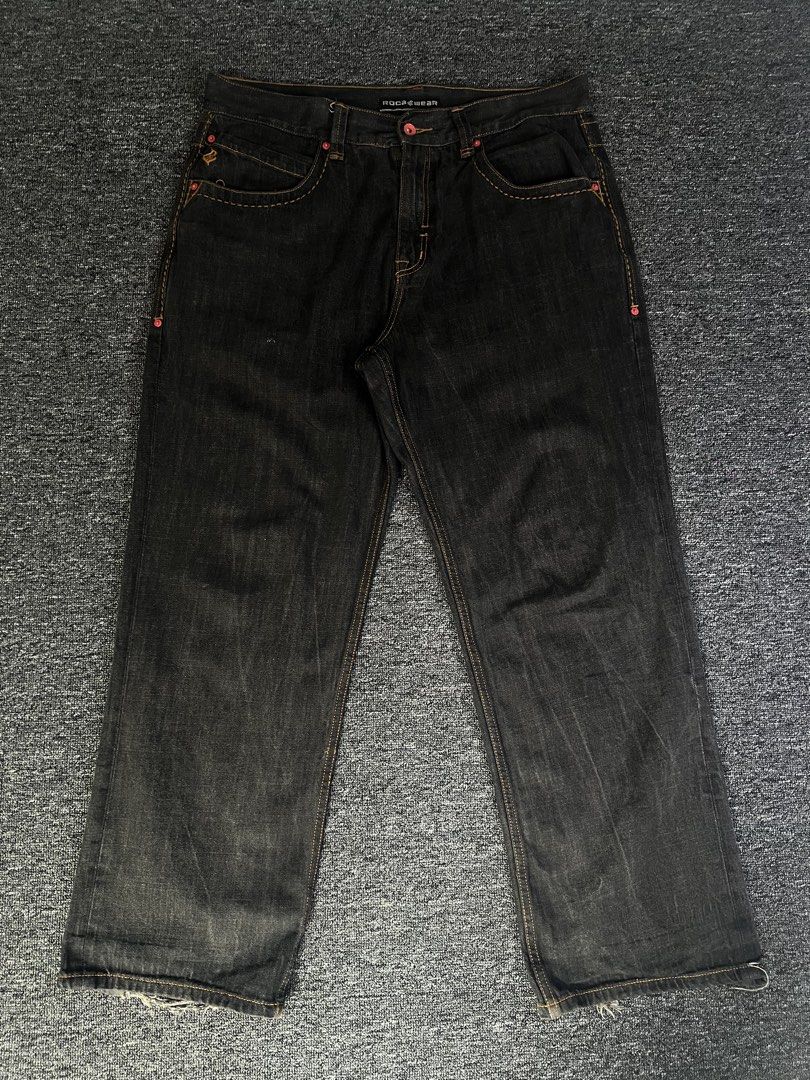 Rocawear Baggy Denim Pants (Category: Jeans) located in Manila. Submitted by thrifty.4pp4rels (Listing ID 1467316841, Image 3). Description: Shipping fee shouldered by the buyer Issues: Distressed hem Measurements: W 40 L 45 Thigh 15.5 Hem 10.5.