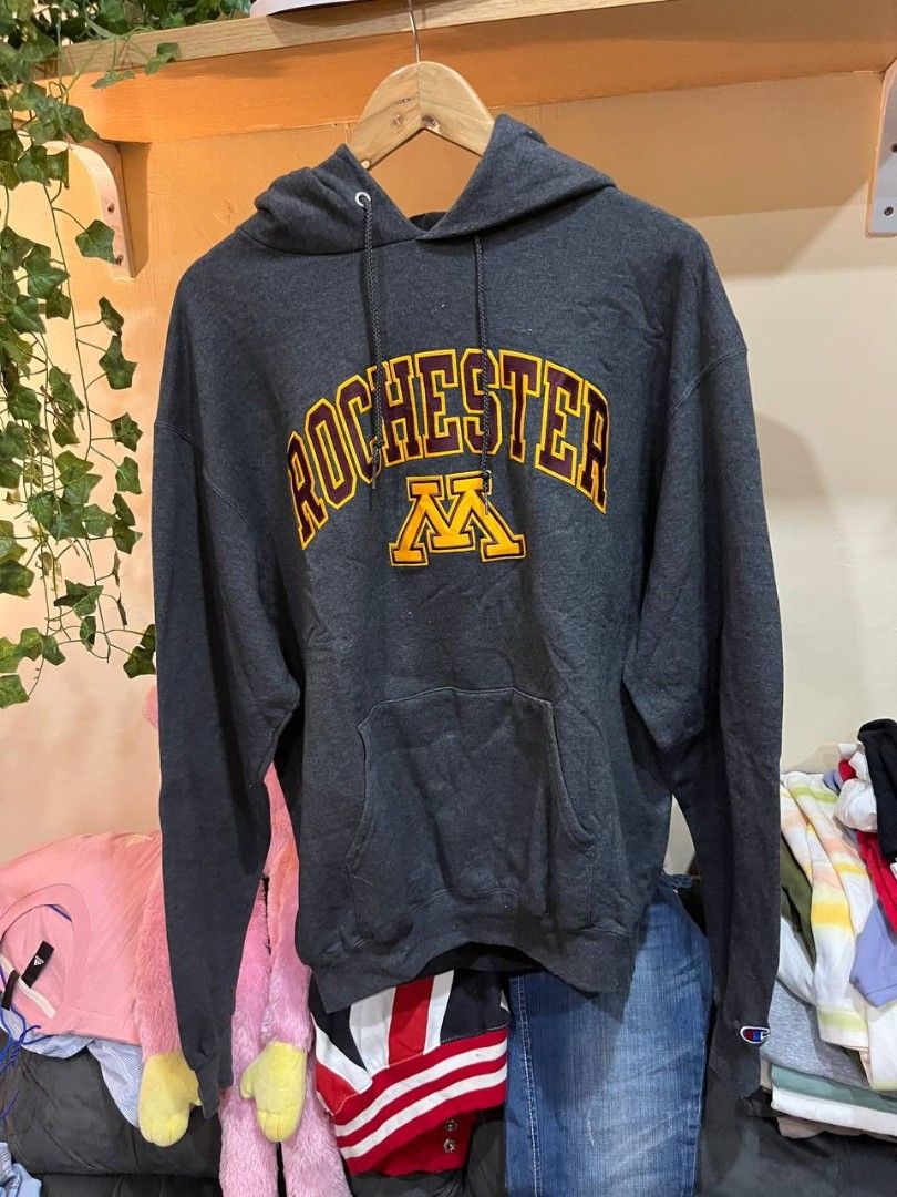 Rochester" text and yellow/maroon "M" logo (Category: Coats, Jackets and Outerwear) located in Quezon City. Submitted by michypeachyy1 (Listing ID 1467250151, Image 1). Description: 400 plus shipping only XL size.