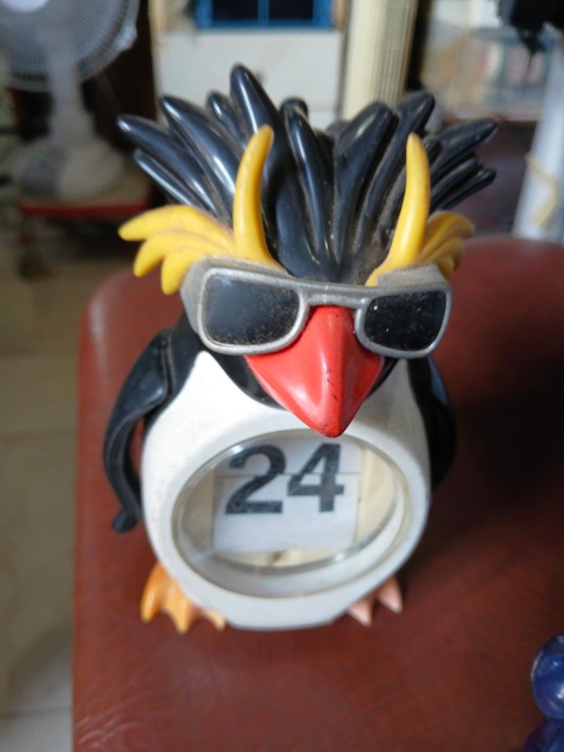 Rockhopper penguin calendar , hq inteli bot (Category: Figurines & Statues) located in Paranaque City. Submitted by 4thestate.surplusan (Listing ID 1467181333, Image 2). Description: 2pcs vintage toys.