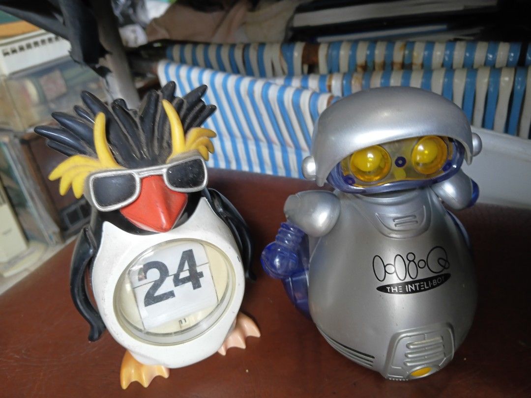 Rockhopper penguin calendar , hq inteli bot (Category: Figurines & Statues) located in Paranaque City. Submitted by 4thestate.surplusan (Listing ID 1467181333, Image 1). Description: 2pcs vintage toys.
