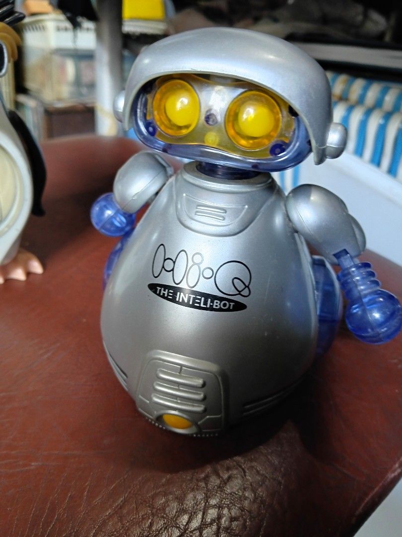 Rockhopper penguin calendar , hq inteli bot (Category: Figurines & Statues) located in Paranaque City. Submitted by 4thestate.surplusan (Listing ID 1467181333, Image 3). Description: 2pcs vintage toys.