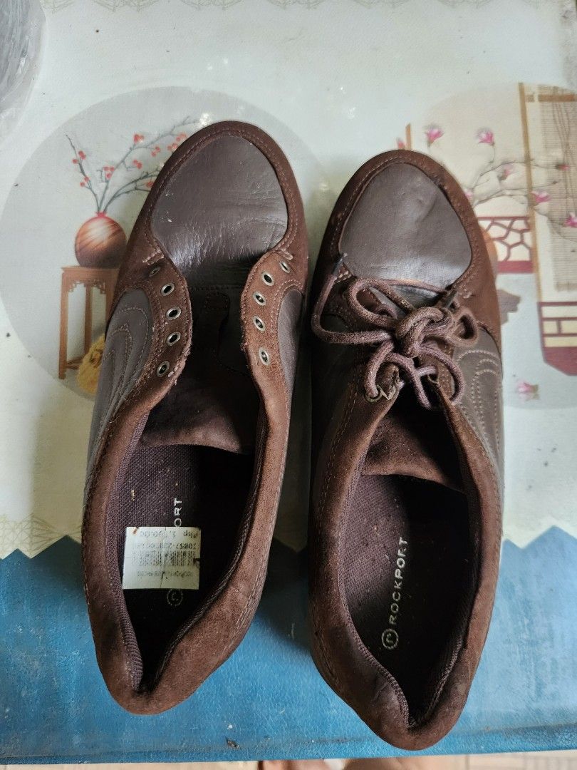 Rockport shoes size 7 (Category: Casual Shoes) located in Marikina City. Submitted by KanamiFinds (Listing ID 1467319155, Image 1). Description: with minimal flaw and walang lace yung isa... please see attached photos for reference... size 7.