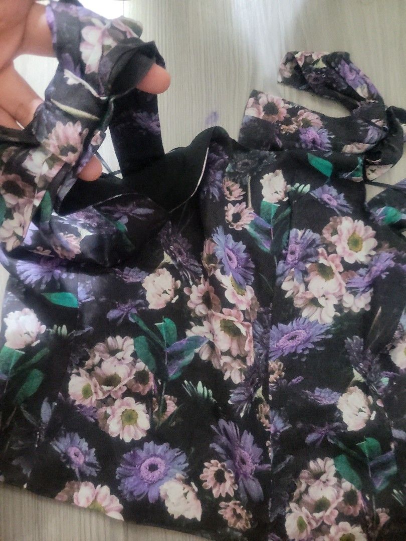 Rodwo Show Floral Cute Top (Category: Blouses) located in Los Banos. Submitted by lopecruz (Listing ID 1467296841, Image 3). Description: armpit : 18" length : 19" like new, no flaws S-M.