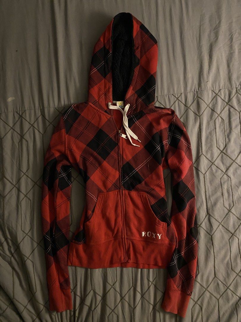 Roxy Grunge fur hooded jacket (Category: Coats, Jackets and Outerwear) located in Paranaque City. Submitted by lansii (Listing ID 1467294469, Image 1). Description: .