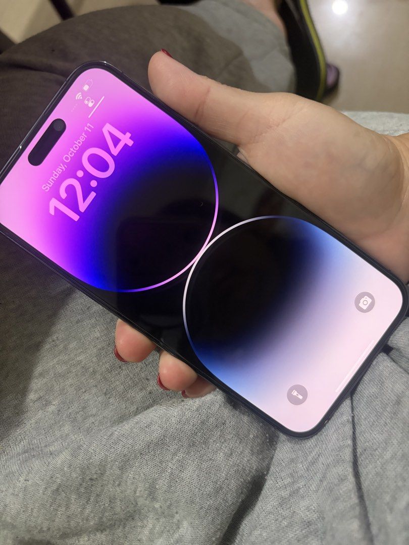 Rush! Iphone 14 promax (Category: iPhone 14 Series) located in Quezon City. Submitted by rtech01 (Listing ID 1467198261, Image 1). Description: Iphone 14 pro max 256gb Smart locked No dents Lady owned Walang gasgas Battery health: 76% Never opened Loc: Cubao.