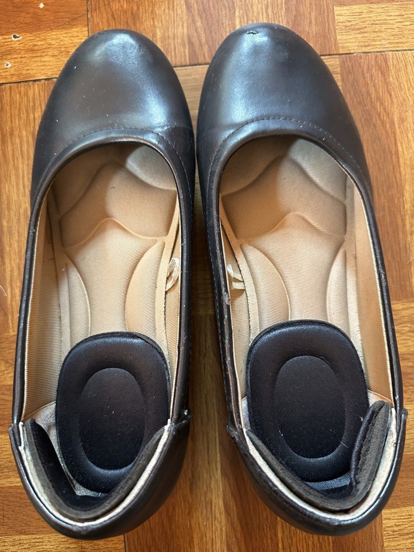 Rusty Lopez Black School Shoes (Category: Flats & Sandals) located in Antipolo. Submitted by allysonne (Listing ID 1467178548, Image 1). Description: - Honest issue: may dent sa upper part ng right shoe - Brand/Model: LOPEZ black flats - Size: 37 - Packaging: Includes original Robinsons box - Comfort: Padded insoles for extra cushioning - Design: Round toe with easy slip-on style - Versatility: Classic black color pairs easily with workwear or ca
