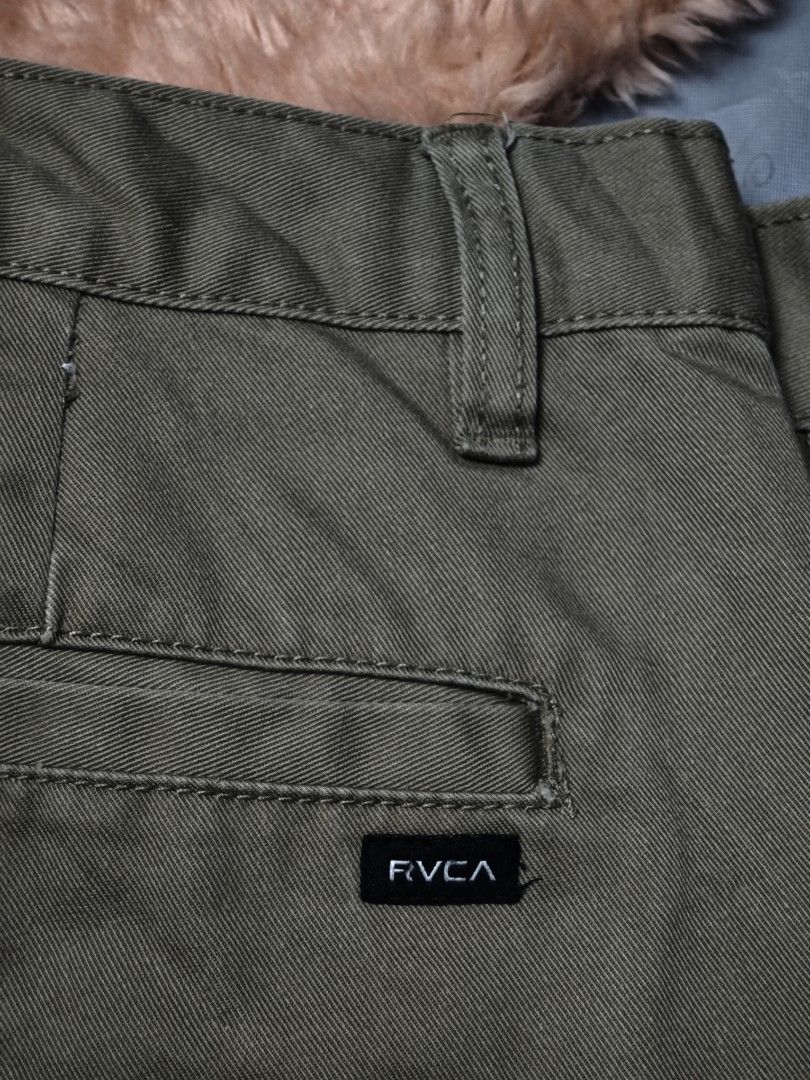 RVCA Mens shorts (Category: Chinos) located in Imus. Submitted by eykc01 (Listing ID 1467241988, Image 3). Description: Like New Waist: 36-38 inches.