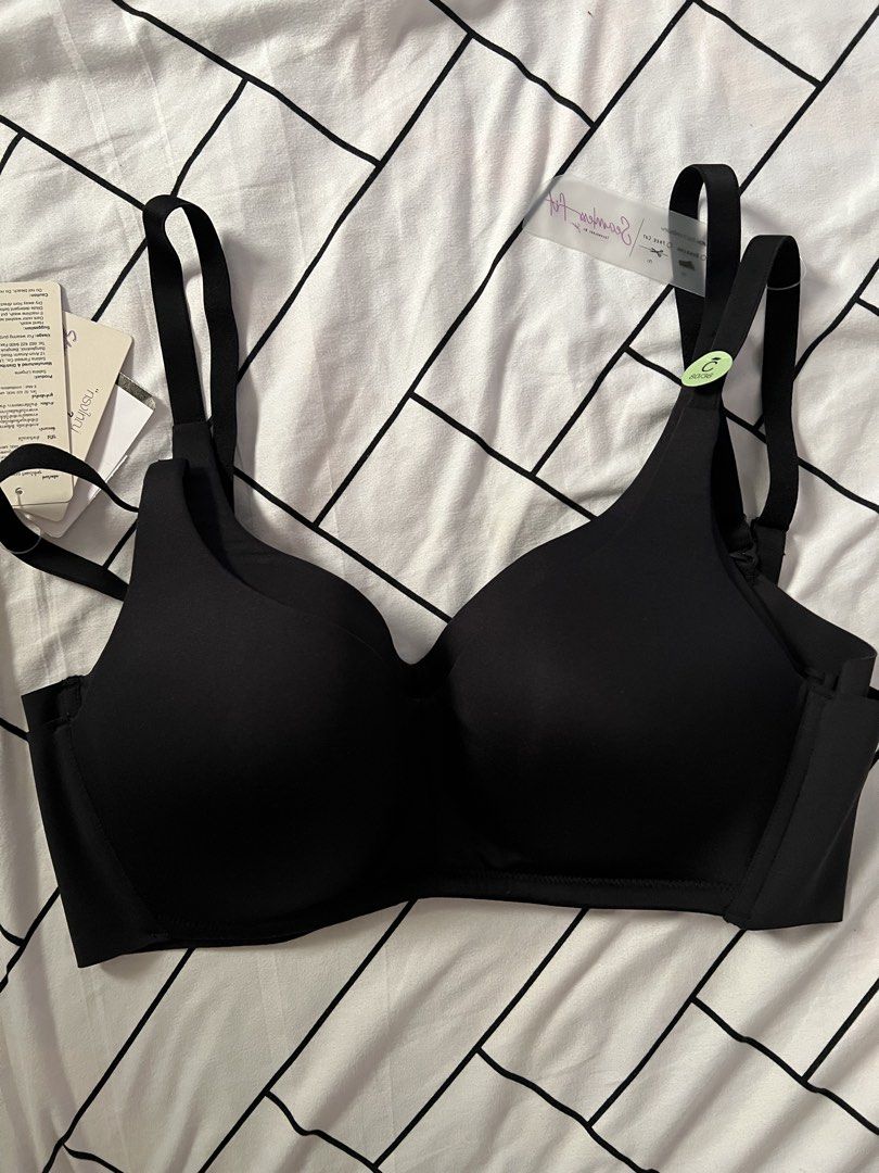 Sabina Wireless Bra Black (Category: Undergarments & Loungewear) located in Tarlac. Submitted by sfm73163 (Listing ID 1467185869, Image 2). Description: - Brand: Sabina Series 7 Wireless Bra - Color: Classic Black - Style Number: SBD7200 - Size: TH 36C / EU 80B / UK 36B - Design: Soft cups with comfortable wireless support and double straps - Condition: Brand new with original store tags attached RFS: wrong size, never worn na stock lang 500 each