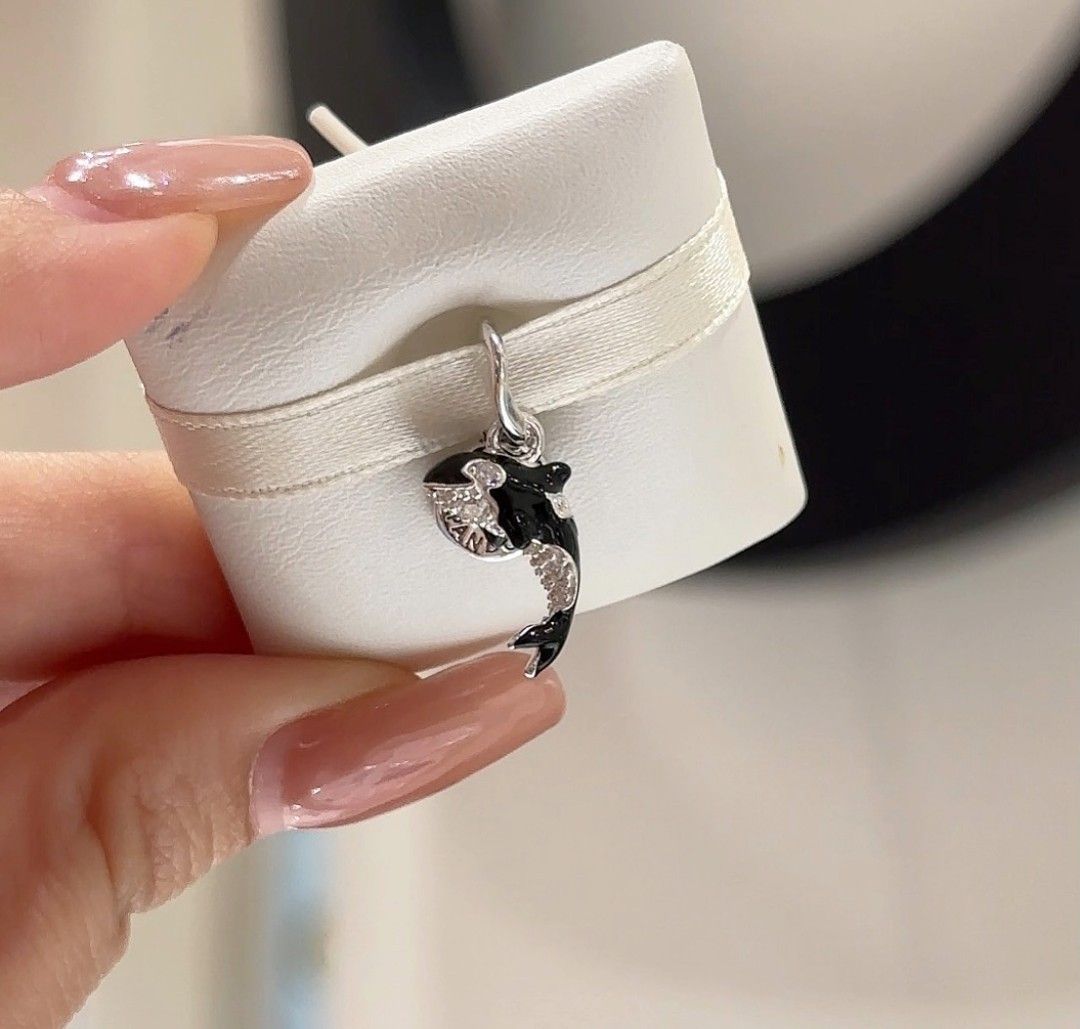 SALE❗Pandora Orca Dangle Charm (Category: Charms) located in Manila. Submitted by badaloves_u (Listing ID 1467307555, Image 1). Description: - 💯 Authentic Pandora with Authenticity ALE marks - FREE Box and Paper bag 🛍️ - ✨ FREE Cleaning to any Pandora Store 🛵 LALAMOVE courier for same day delivery 🚚 J&T provincial courier.