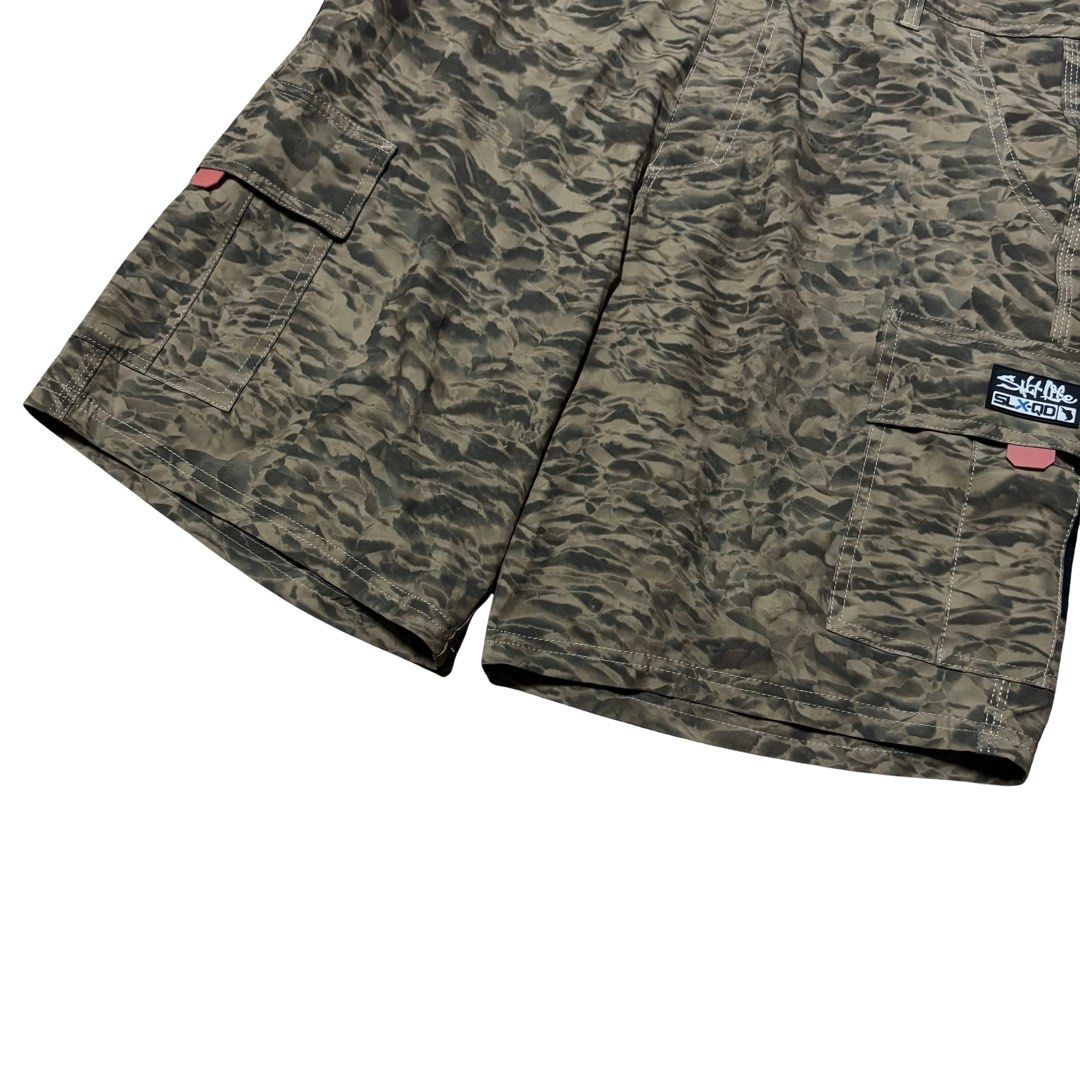 Salt Life Quickdry Cargo Shorts (Category: Shorts) located in Muntinlupa City. Submitted by rtyfck (Listing ID 1467346280, Image 3). Description: Salt Life Quickdry Cargo Shorts Details : •Width/Waist : 17(34) •Full Length : 20 •Front Rise : 12 •Inseam : 10 •Leg Opening : 11.5 •Size : M •Issue : none •Condition : Like New •₱1,280.