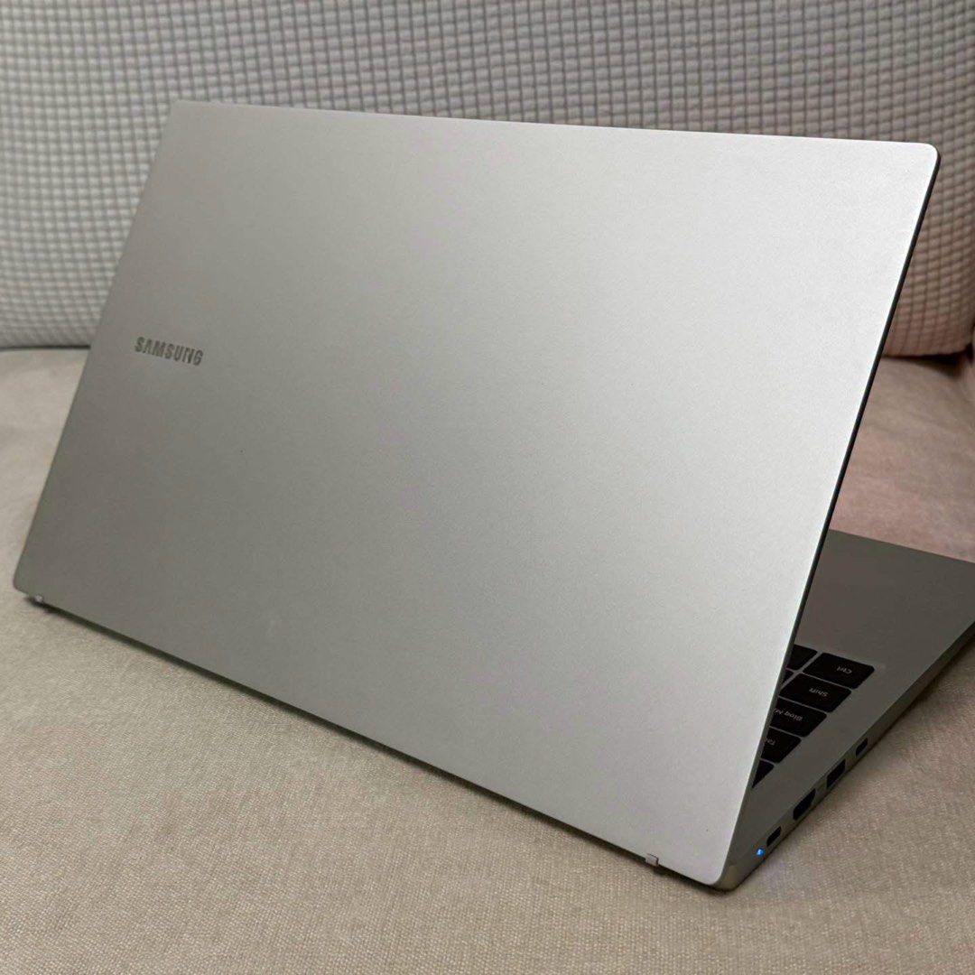 Samsung 750FXG (Category: Laptops & Notebooks) located in Manila. Submitted by kurtvalenc82453 (Listing ID 1467174810, Image 3). Description: Like New Samsung 750FXG Ultraslim Notebook 15inch Full HD Display ❤️₱23,000 + Shipping Fee❤️ 😍All Major Credit Cards accepted😍 ❤️Bdo Buy now pay later ❤️ ▪️Intel Core i5-1335u 13th Gen ▪️512gb SSD Storage ▪️8gbram Lpddr4x ▪️4gb Intel iRis Xe Graphics ▪️Battery - In very good condition 👉 PACKAGE: • Laptop