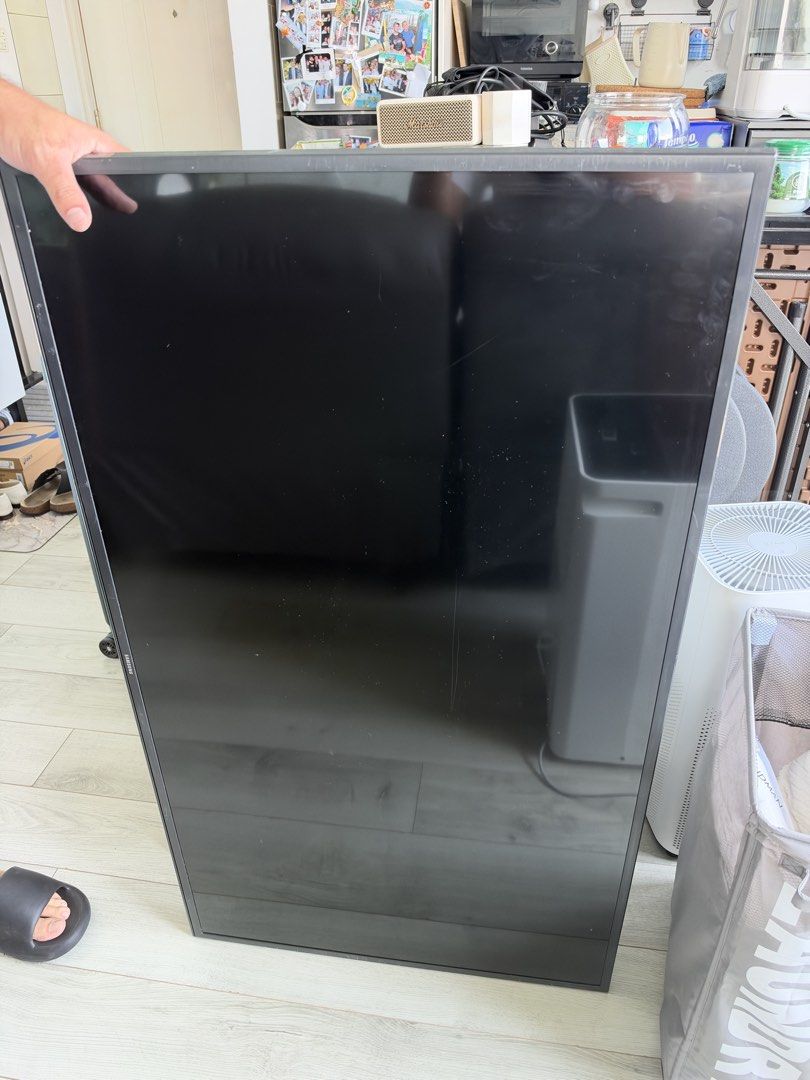 Samsung UA49MU6310J 49 inch Smart TV （分類：電視）位於 Hong Kong。 由 hangchinim 提交（商品編號 1467196474，圖片 1）。簡介： Samsung 49-inch television model UA49MU6310J. Tested and working, powers on to no signal screen. Multiple HDMI ports, USB ports, optical audio, and LAN port on the back. Pickup only. LED black light strips might need to be changed as there are some blue and purple spots around the screen. 。