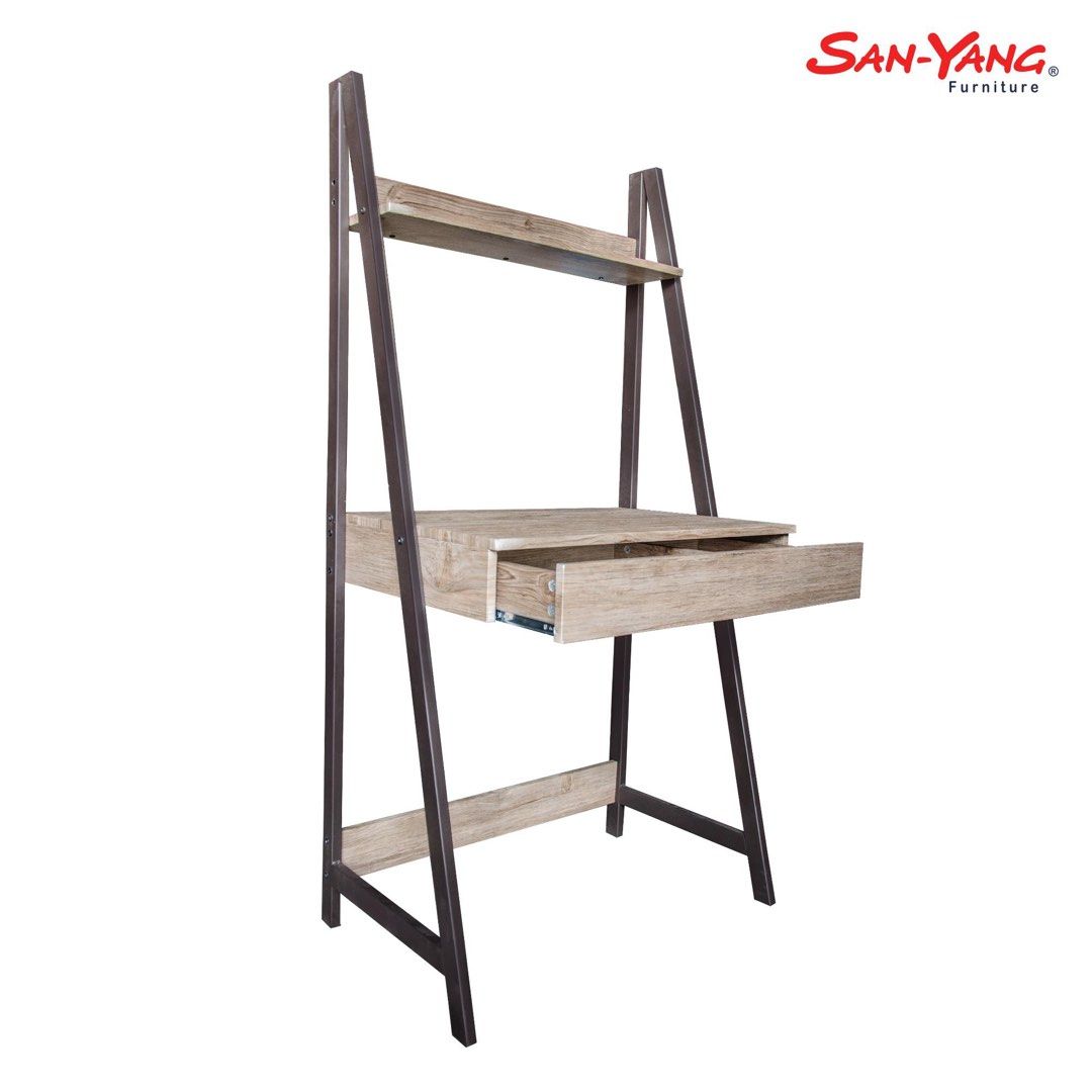 San Yang Computer Table (Category: Office Furniture & Fixtures) located in Quezon City. Submitted by andromeda.alie (Listing ID 1467273669, Image 1). Description: Shipping Costs shouldered by buyer Around Metro Manila only.