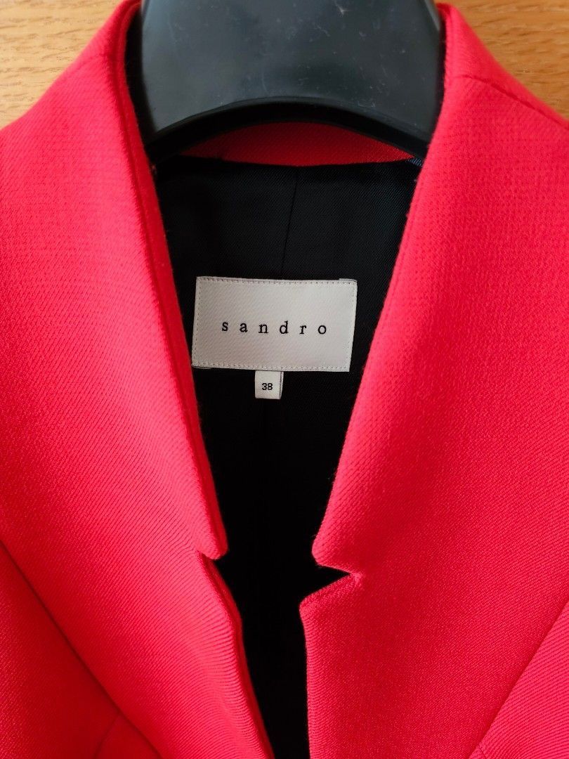 Sandro signature jacket （分類：外套及戶外衣服）位於 Hong Kong。 由 happylifeeverydayeveryminute 提交（商品編號 1467344751，圖片 3）。簡介： 。