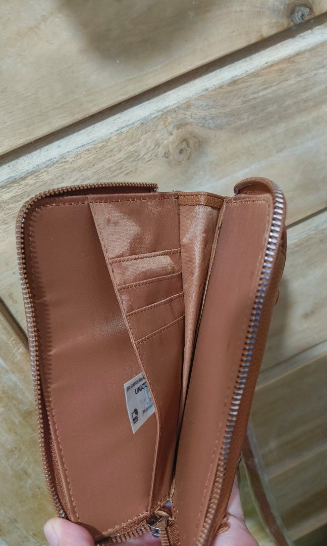 Satinato phone sling wallet (Category: Cross-body Bags) located in Cavite. Submitted by swiftfish_2c26c0 (Listing ID 1467352225, Image 3). Description: .