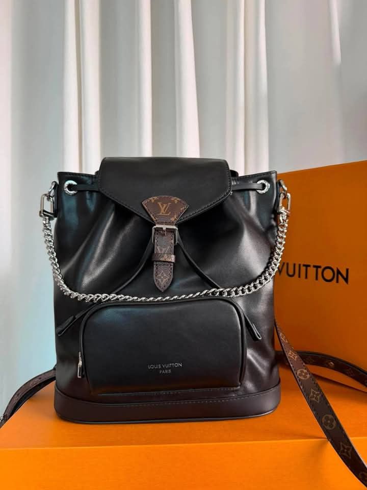 black dark brown scannable microchipcode backpack bag with chain strap handcarry bag ep (Category: Backpacks) located in Manila. Submitted by lecha201992 (Listing ID 1467221498, Image 1). Description: .