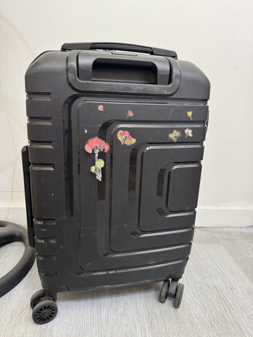 SeaChoice Luggage (Category: Luggage) located in Pateros City. Submitted by kuradang27 (Listing ID 1467341531, Image 3). Description: Used once sa flight namin on the spot NO ISSUE Like New pa po Bought almost 3k Selling it for 2k ✨20”(37x23x55cm , 2.45kg) ✨Newly upgraded high quality YKK zips ✨360° swivel wheels ✨Side mounted TSA lock yes to cod via lalamove Yes to vc to check item Meet up Pasig San juaquin *hindi po kumakapit dikit ng mga stick