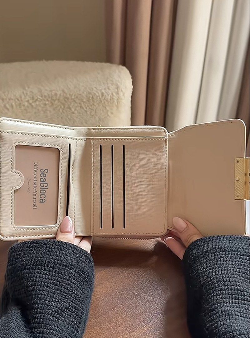 SeaGloca Wallet (Category: Wallets & Card holders) located in Las Pinas. Submitted by pinkgelato (Listing ID 1467301689, Image 2). Description: .