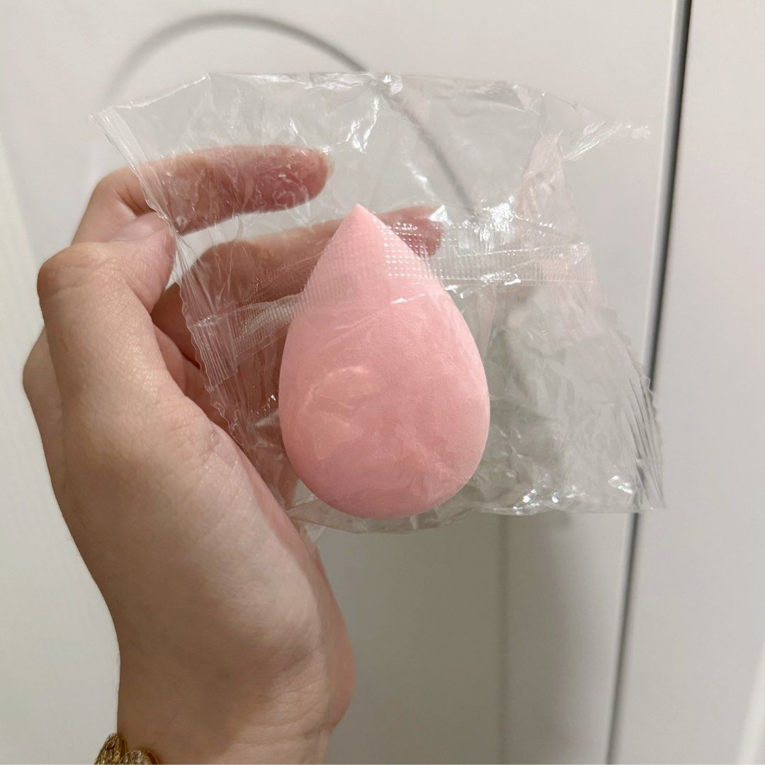 Sealed 1pc Pink teardrop makeup sponge blender (Category: Makeup) located in Marikina City. Submitted by lovegoeson (Listing ID 1467315739, Image 1). Description: - Color: Pink - Shape: Teardrop for precise application - Material: Soft foam for smooth foundation and liquid base blending - Condition: Brand new, never opened, still sealed in original packaging.
