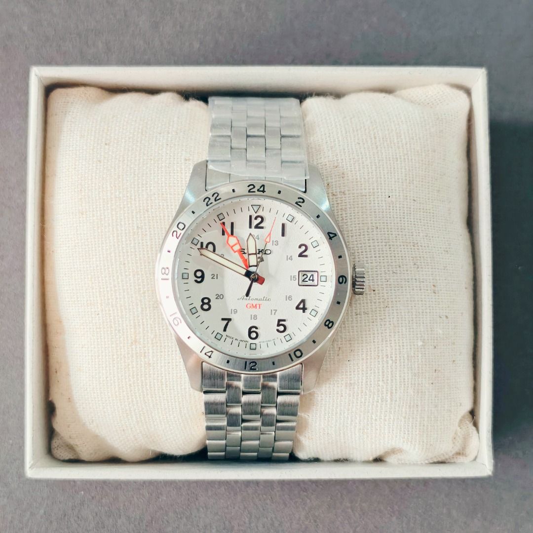 Seiko SBSC009 White Explorer (Category: Luxury Watches) located in San Juan City. Submitted by junaid.tagoii (Listing ID 1467238091, Image 1). Description: Condition: Brandnew Case Diameter: 39.4mm Movement: Automatic 3 Years Warranty Location: Greenhills Shopping Center | Cainta Meet-ups available within Metro Manila & nearby areas Money-back guarantee if proven fake.