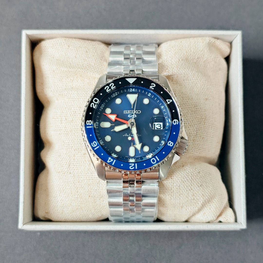 Seiko SSK003 Batman (Category: Luxury Watches) located in San Juan City. Submitted by junaid.tagoii (Listing ID 1467231442, Image 1). Description: Condition: Brandnew Case Diameter: 42.5mm Inclusion: Outer Box, Inner Box, Manual Booklet, and Warranty Card 3 Years Warranty Location: Greenhills Shopping Center | Cainta Meet-ups available within Metro Manila & nearby areas Video call verification available for your peace of mind Money-back guarantee