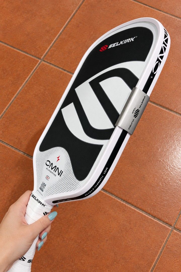 Selkirk Omni Chalk (Category: Racket and Ball Sports) located in Batangas. Submitted by curatedluxxe88 (Listing ID 1467290038, Image 2). Description: - Brand: Selkirk Omni Elongated Pickleball Paddle - Color: Black and white with Selkirk branding - Handle: White wrapped handle for a comfortable grip - Core & Surface: High-performance graphite surface and polymer honeycomb core - Inclusions: Original protective cover case included - Condition: Rea