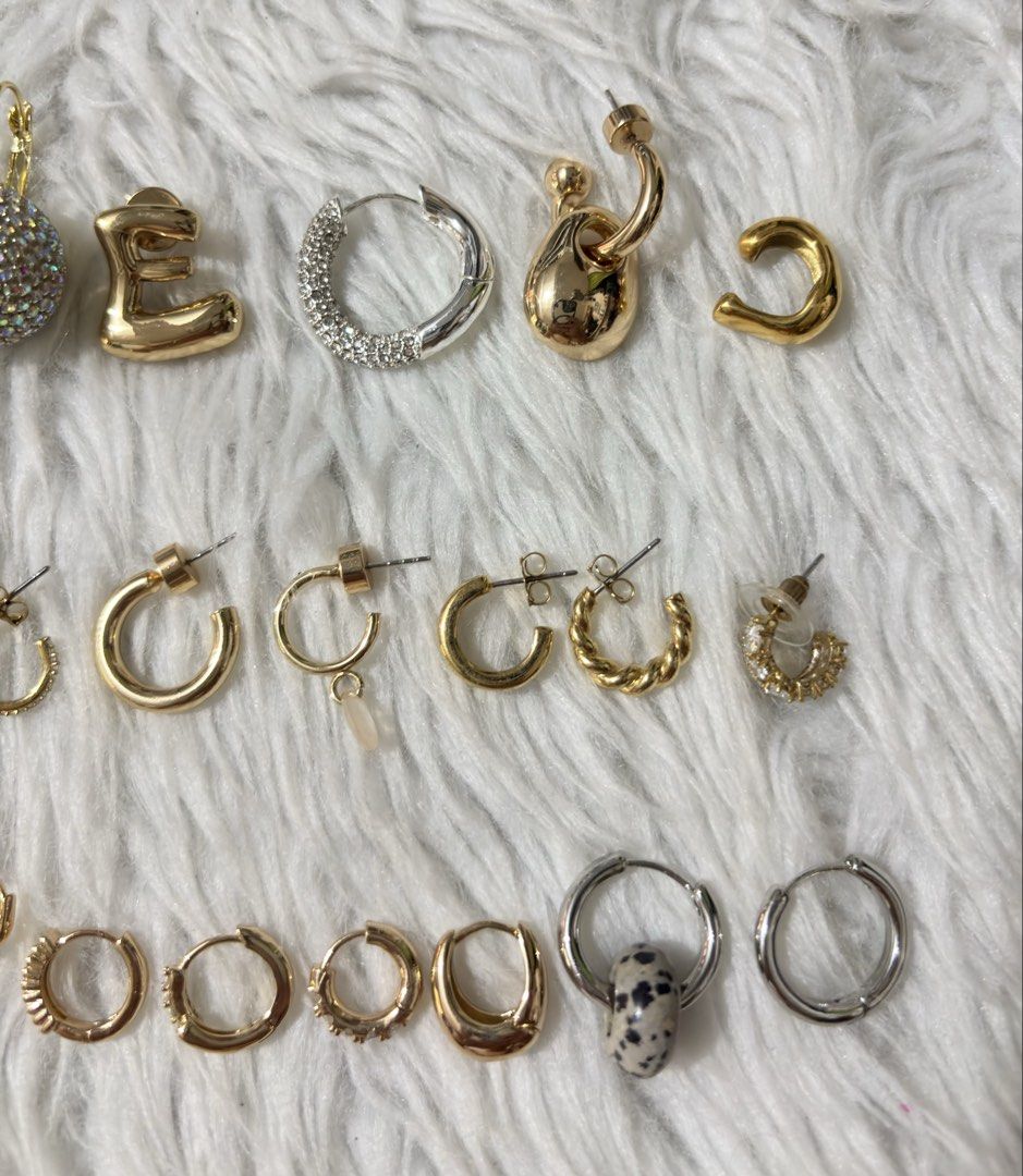 Set of Earrings (no pair) (Category: Earrings) located in Paranaque City. Submitted by dalle_closet (Listing ID 1467235573, Image 3). Description: no pair po. bahala na kayong mag mix n match.
