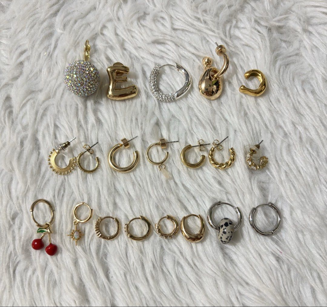 Set of Earrings (no pair) (Category: Earrings) located in Paranaque City. Submitted by dalle_closet (Listing ID 1467235573, Image 1). Description: no pair po. bahala na kayong mag mix n match.