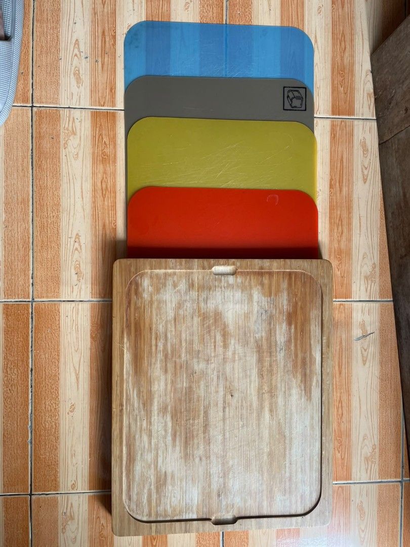 Seville Classics Chopping Mats (Category: Knives & Chopping Boards) located in Quezon City. Submitted by harun_res_managing_director (Listing ID 1467254873, Image 3). Description: For Sale Seville Classics Chopping Board Mats Bamboo Material plus 6 plastics mats All around chopping board For Lalamove.