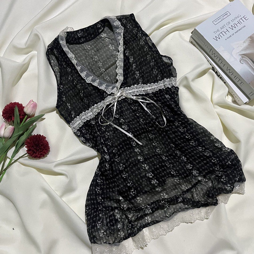 Sheer Top (Category: Longsleeves) located in Santo Tomas. Submitted by closetklo (Listing ID 1467308715, Image 1). Description: Like new No issue Size:s-m.