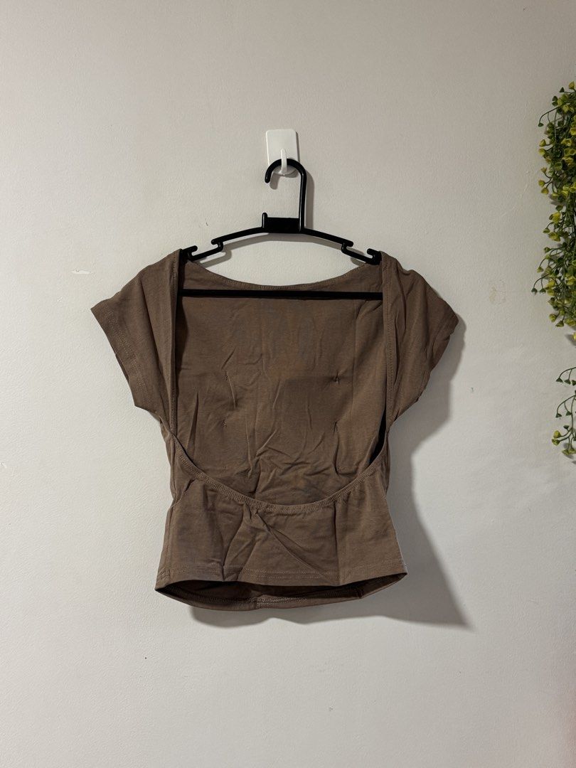 Shein Backless Top Size S (Category: Shirts) located in Marikina City. Submitted by punch.studioph (Listing ID 1467185838, Image 2). Description: Backless Top size S.