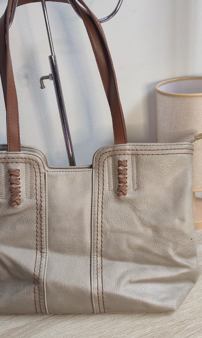 Beige Leather Tote Office / School bag (Category: Tote Bags) located in Pasig City. Submitted by xcess_baggage (Listing ID 1467218195, Image 2). Description: .