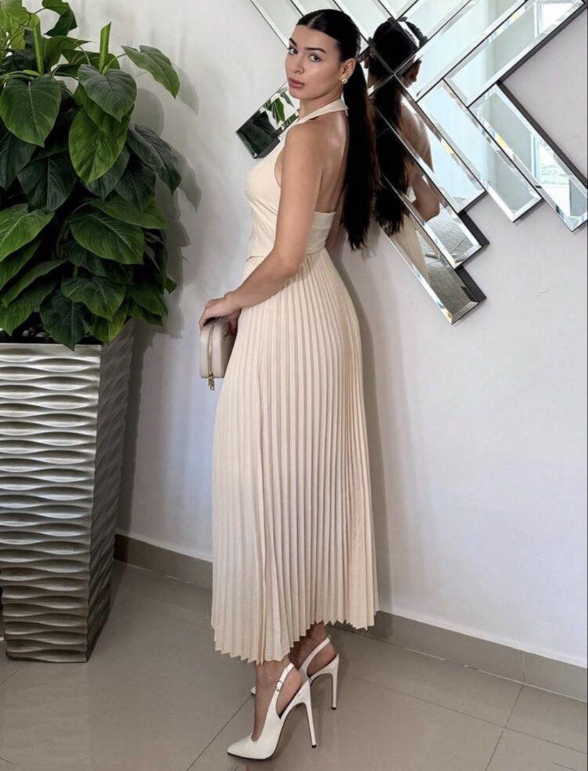 Shein formal coords (Category: Sets or Coordinates) located in Cabuyao City. Submitted by girlontherockspreloved (Listing ID 1467258059, Image 3). Description: Like new condition used once only. Fits S-M. No flaw. Super pretty in actual 🥰.