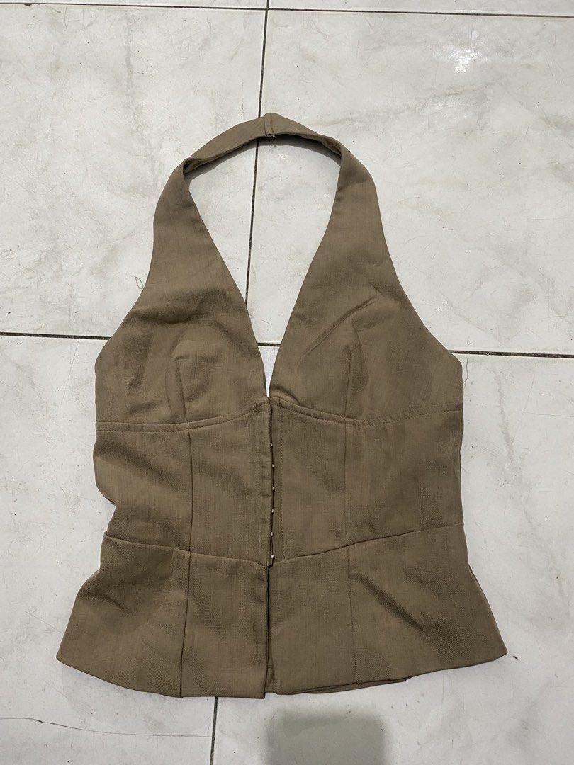 SHEIN Halter Corset Top (Category: Sleeveless) located in Manila. Submitted by yanyan1904m (Listing ID 1467310187, Image 1). Description: .