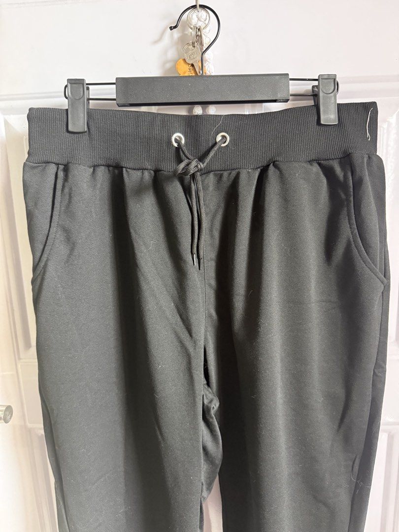 SHEIN Jogger Pants (Unisex) (Category: Joggers) located in Las Pinas. Submitted by sellerkjb (Listing ID 1467360907, Image 2). Description: BRAND NEW MEDIUM 30-40” LAS PINAS.