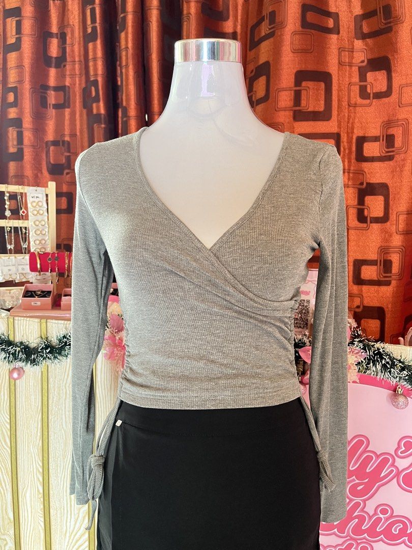 side ruched gray longsleeve (Category: Longsleeves) located in Manila. Submitted by myapparelshop (Listing ID 1467175225, Image 1). Description: .