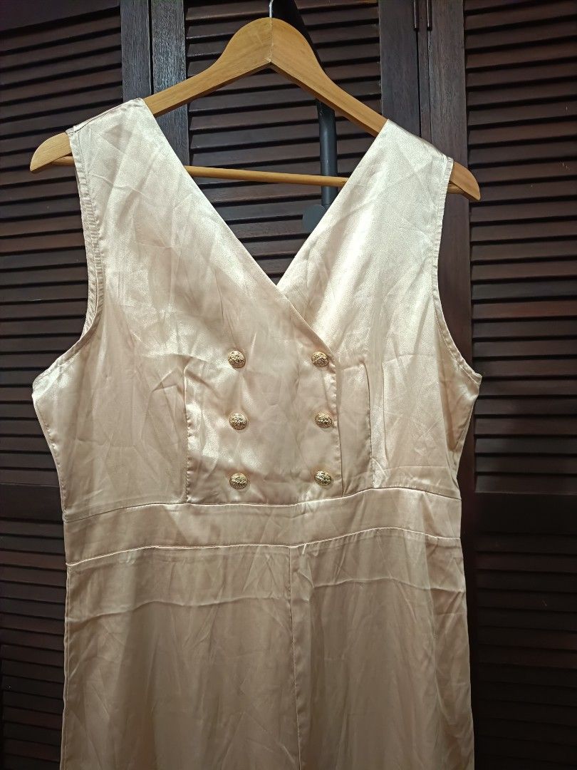 Silk sleeveless jumpsuit (Category: Jumpsuits) located in Manila. Submitted by byjrb (Listing ID 1467358878, Image 2). Description: 🛍️ Brand-new items from SHEIN, Emery Rose, Zaful & more! Size : Med to Large 📦 Shipping: LBC / J&T / Lalamove 💸 MOP: GCash / BPI only DM for inquiries! 💌.
