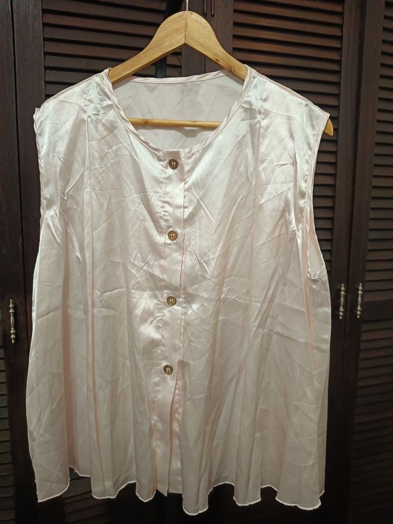 Silk Tops (Category: Sleeveless) located in Manila. Submitted by byjrb (Listing ID 1467186183, Image 1). Description: 🛍️ Brand-new items from SHEIN, Emery Rose, Zaful & more! Size : XXL 📦 Shipping: LBC / J&T / Lalamove 💸 MOP: GCash / BPI only DM for inquiries! 💌.
