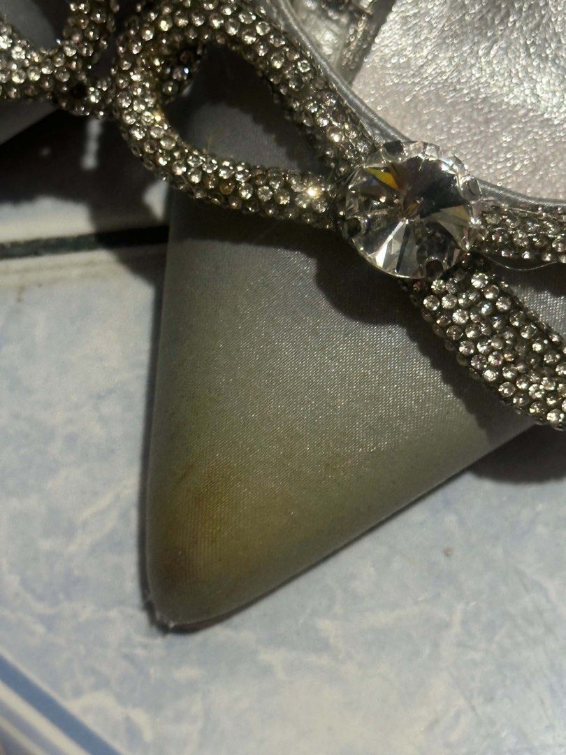 Silver Heels (Category: Heels) located in Manila. Submitted by diarchived (Listing ID 1467354001, Image 3). Description: Only used once (prom) na stuck nalang sa cabinet kaya ganyan color. Size: 36 Original Price: 2k.