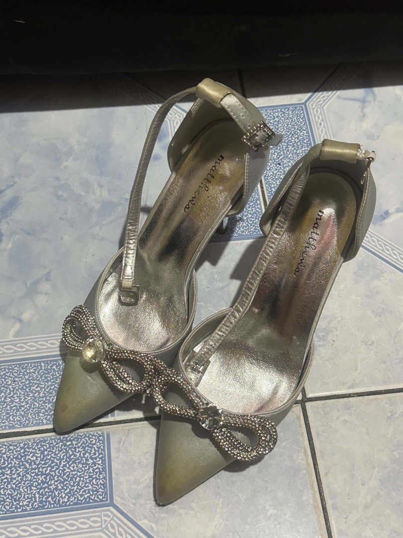 Silver Heels (Category: Heels) located in Manila. Submitted by diarchived (Listing ID 1467354001, Image 2). Description: Only used once (prom) na stuck nalang sa cabinet kaya ganyan color. Size: 36 Original Price: 2k.