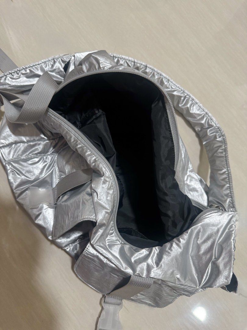 Silver Metallic Crossbody Bag Utility Pockets (Category: Cross-body Bags) located in Manila. Submitted by seller123194 (Listing ID 1467213039, Image 2). Description: ❤︎⁠ Silver bag Used minimally No issues 1500 only Can fit a lot of stuff inside.
