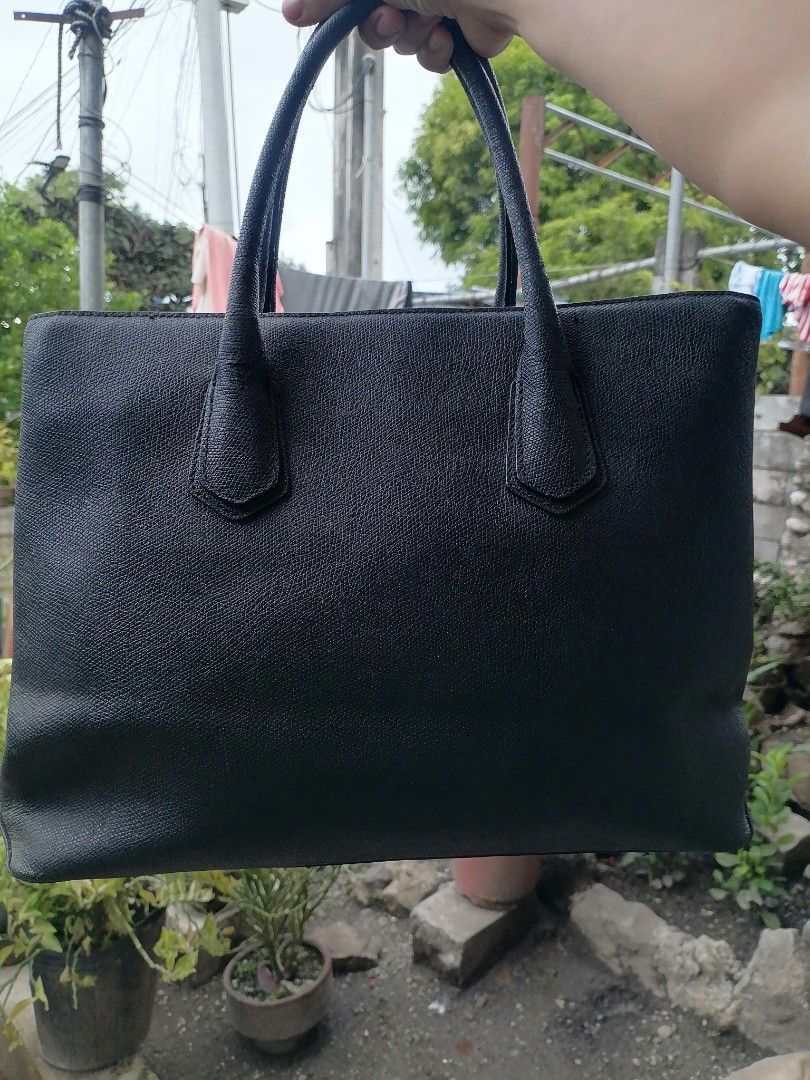 Sisley Black Tote Bag with Shoulder Strap (Category: Tote Bags) located in Digos. Submitted by crodualady82694 (Listing ID 1467310565, Image 2). Description: - Brand: Sisley - Color: Classic Black with Gold-tone hardware - Material: Premium textured faux leather - Features: Double top handles + adjustable & detachable shoulder strap - Interior: Sisley monogram lining, center zipped compartment, zip pocket, and slip pockets - Closure: Secure magne